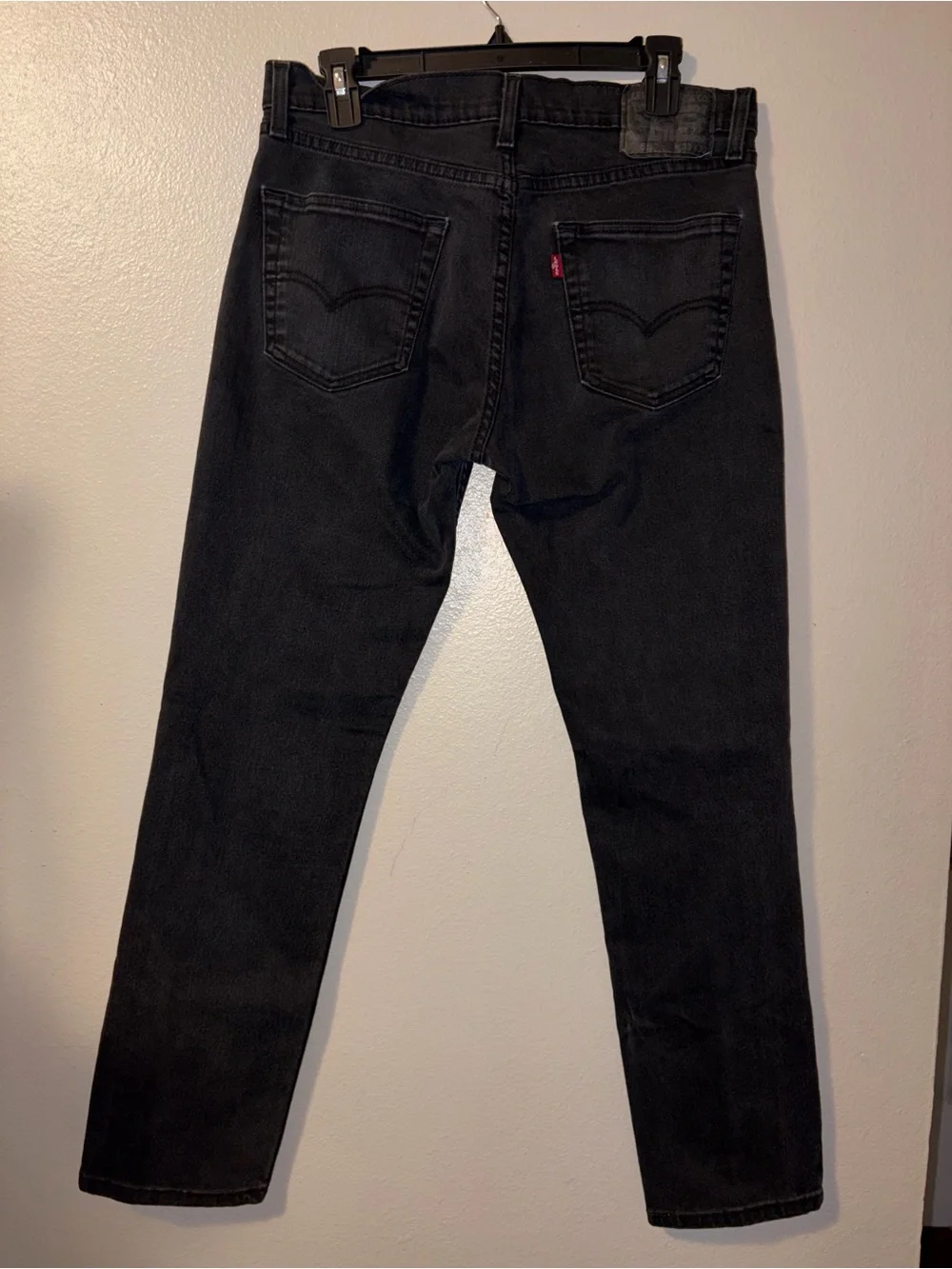 Levis slim straight